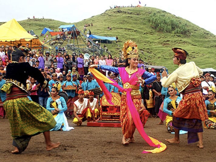 The Exciting Bau Nyale Festival 2018 in the Enchanting Lombok Island