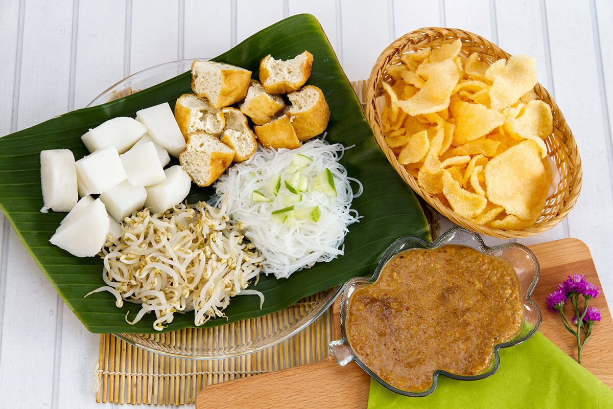 Don't leave Indonesia before You Get a Taste of These 12 Favorite Local Foods