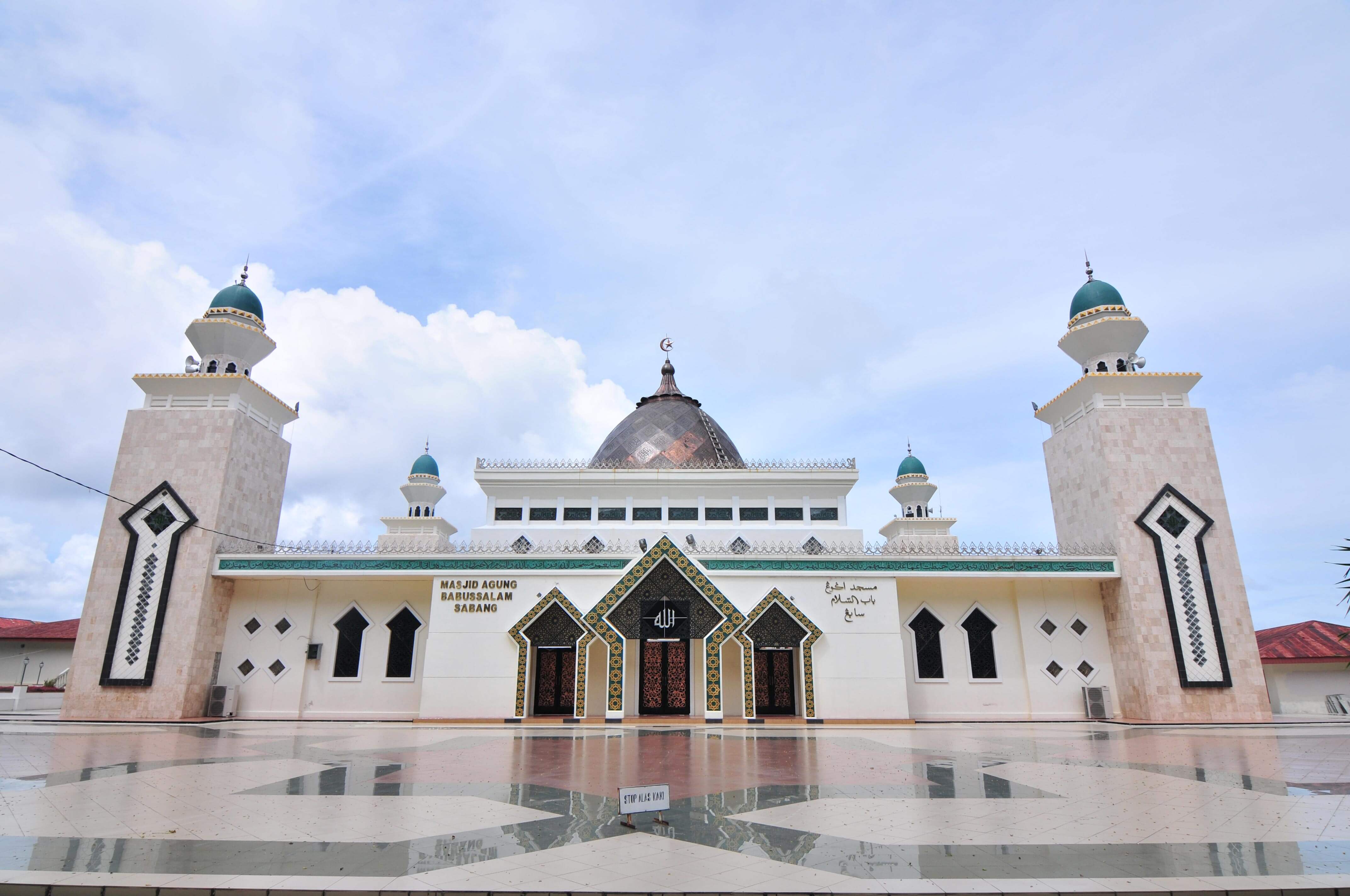 /content/dam/indtravelrevamp/en/PARTNERSHIP-OPPORTUNITY-IMAGE/NO_NAME_2015_Aceh_Masjid_Agung_Darusalam.jpg