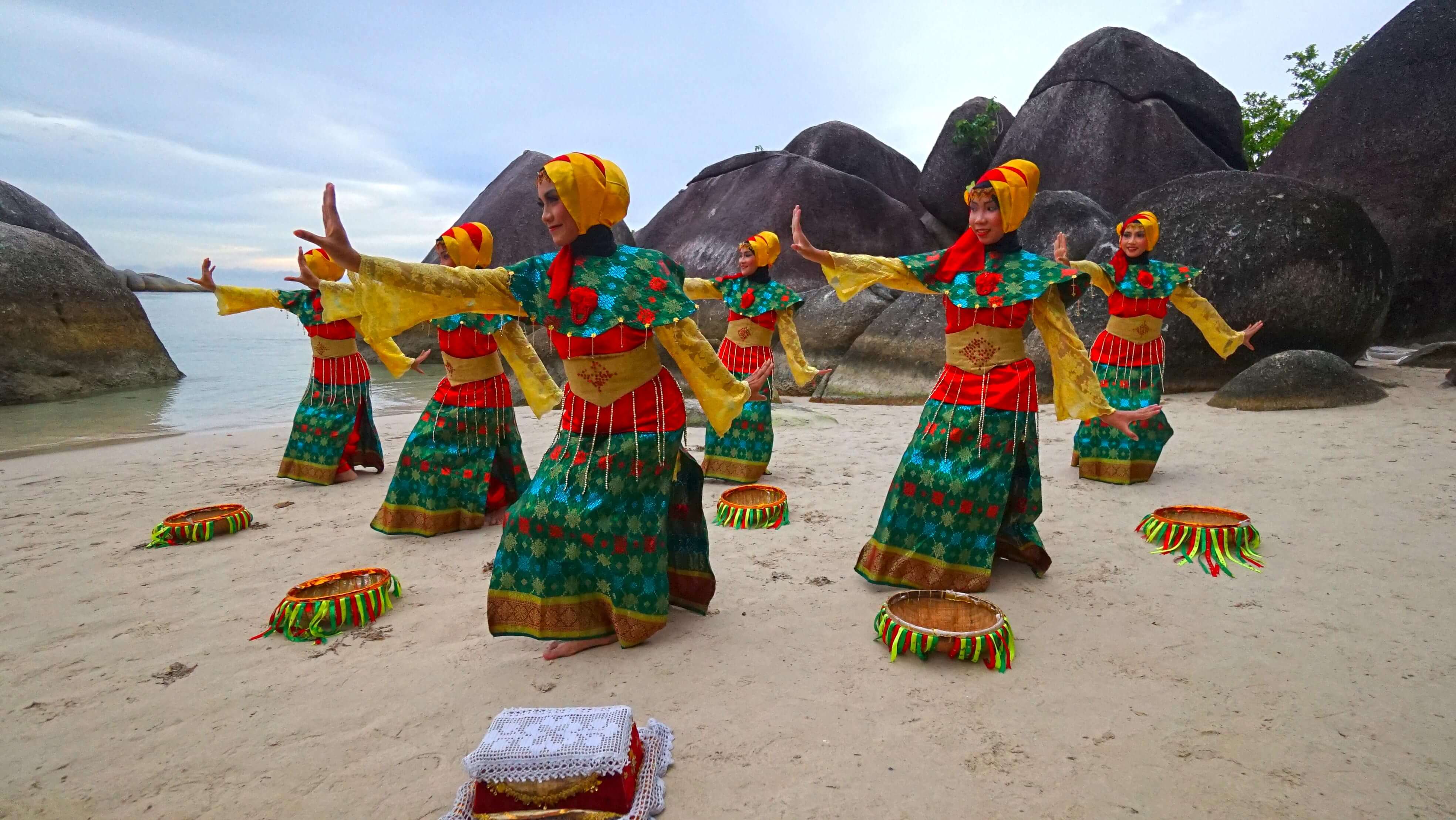 /content/dam/indtravelrevamp/en/PARTNERSHIP-OPPORTUNITY-IMAGE/ROCHMAN_HARI_SANTOSO_2016_Belitung_Penari.jpg