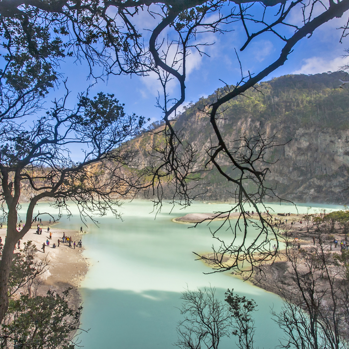 Kawah Putih: Magical Splendor and Hypnotizing Ambience