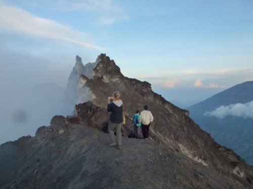 在神圣默拉皮火山脚下的卡里乌昂