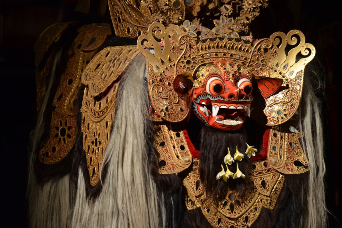 Tari Barong dan Keris 