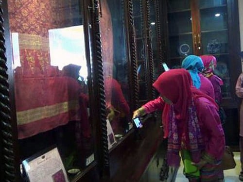 The CUAL MUSEUM in BANGKA displays its fine Hand-Woven Textiles