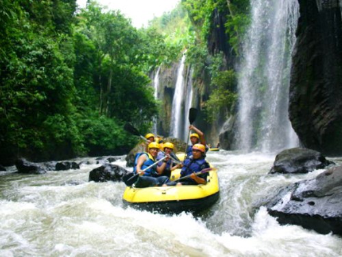 DESCENDRE LA RIVIÈRE ASAHAN EN RAFTING FERA GRIMPER VOTRE ADRÉNALINE