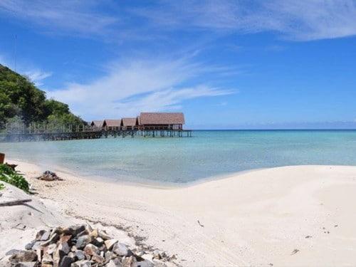 L’ ÎLE DE BAWAH DANS LES ANAMBAS: LE PARADIS DES PLONGEUR DEN MER DE CHINE DU SUD