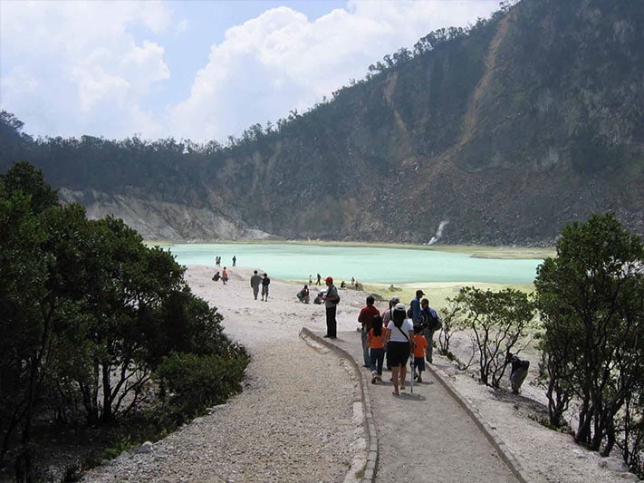 4 Fantastic Things To Do With Family in Kawah Putih Area