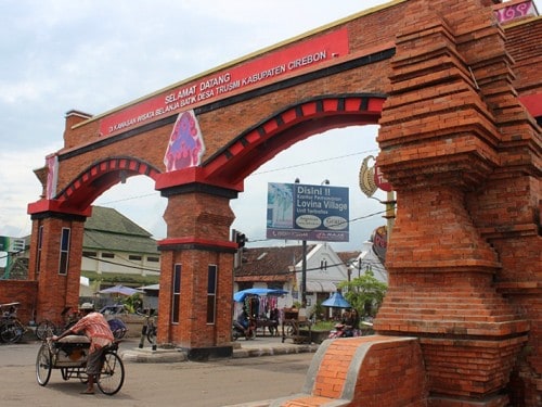 TRUSMI LE VILLAGE DU BATIK: Centre de l’Art du Batik de Cirebon