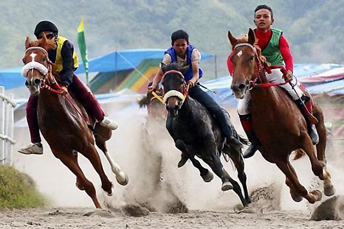 Highly Popular Horse Racing Competitions along the  Border with Timor Leste