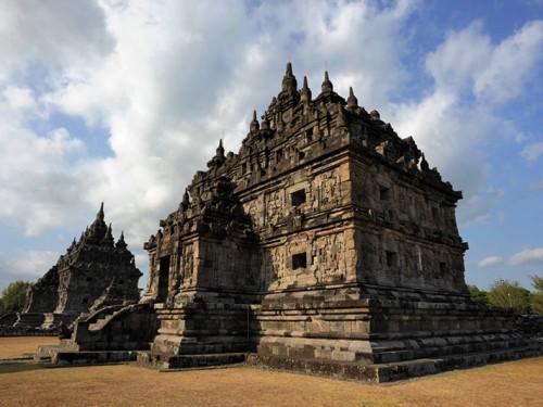 Jogja Marathon 2017: Start and Finish Line at Awesome PRAMBANAN Temple