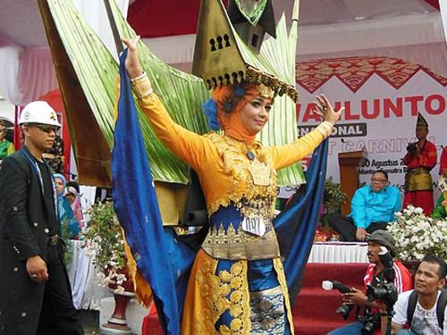  The appealing Sawahlunto Internasional Songket Carnival 2017