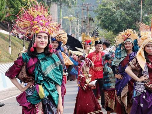  The appealing Sawahlunto Internasional Songket Carnival 2017