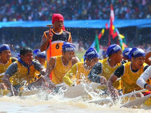 The Thrilling Pacu Jalur Festival 2017  of Kuantan Singingi  Riau province