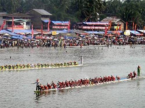 The Thrilling Pacu Jalur Festival 2017  of Kuantan Singingi  Riau province