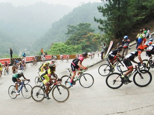 Watch the thrilling TOUR DE SINGKARAK 2017 in stunning West Sumatra