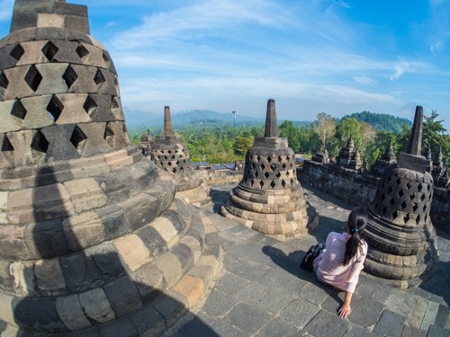 前往印尼具有異域風情目的地的60個旅遊套餐等待著 在巴厘島參加2018年世界貨幣基金組織與世行年會的代表