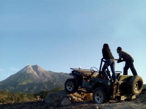 Gravissez le majestueux Mont Merapi au centre de Java