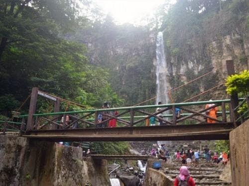 Climb These 5 Challenging Stairs to Breathtaking Places in Indonesia