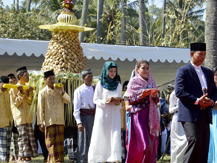 “Kidnapping The Bride”: A Traditional Sasak Wedding In Lombok