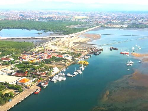 Pacific Eden Cruise Ship FIRST to berth Alongside Benoa Pier Bali