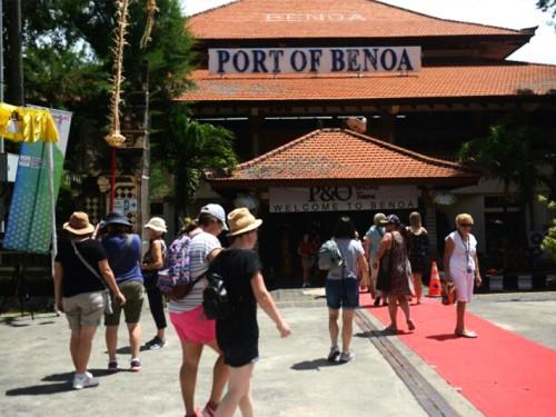 Pacific Eden Cruise Ship FIRST to berth Alongside Benoa Pier Bali