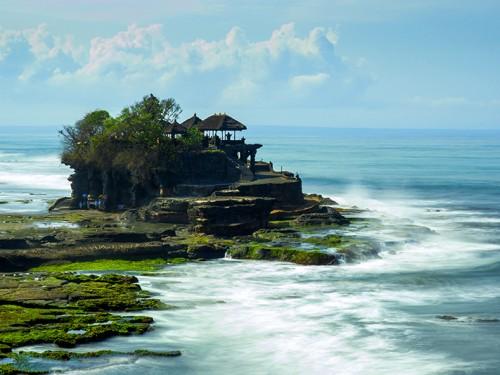 Pacific Eden Cruise Ship FIRST to berth Alongside Benoa Pier Bali