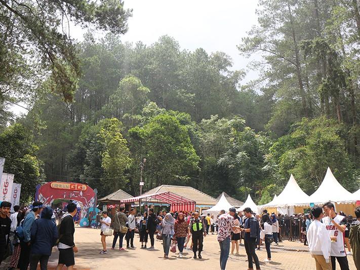 The Joy of Lalala Festival amidst Lembang ‘s Fragrant Pine Forest