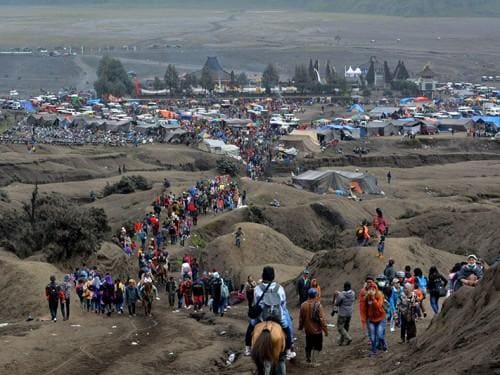 Thousands of Tourists Joined the Yadnya Kasada Ritual at Mt. Bromo’s Crater Rim