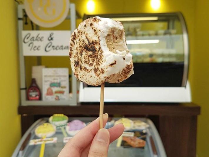 Wander Around Malls in Jakarta with These 10 Finger Foods