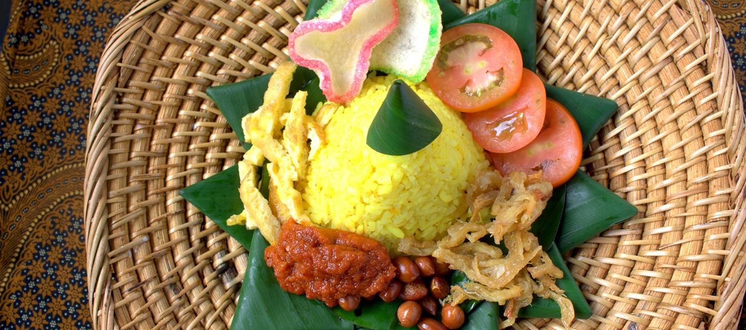 LE RIZ JAUNE: LA FORTUNE DANS UNE ASSIETTE - Indonesia Travel