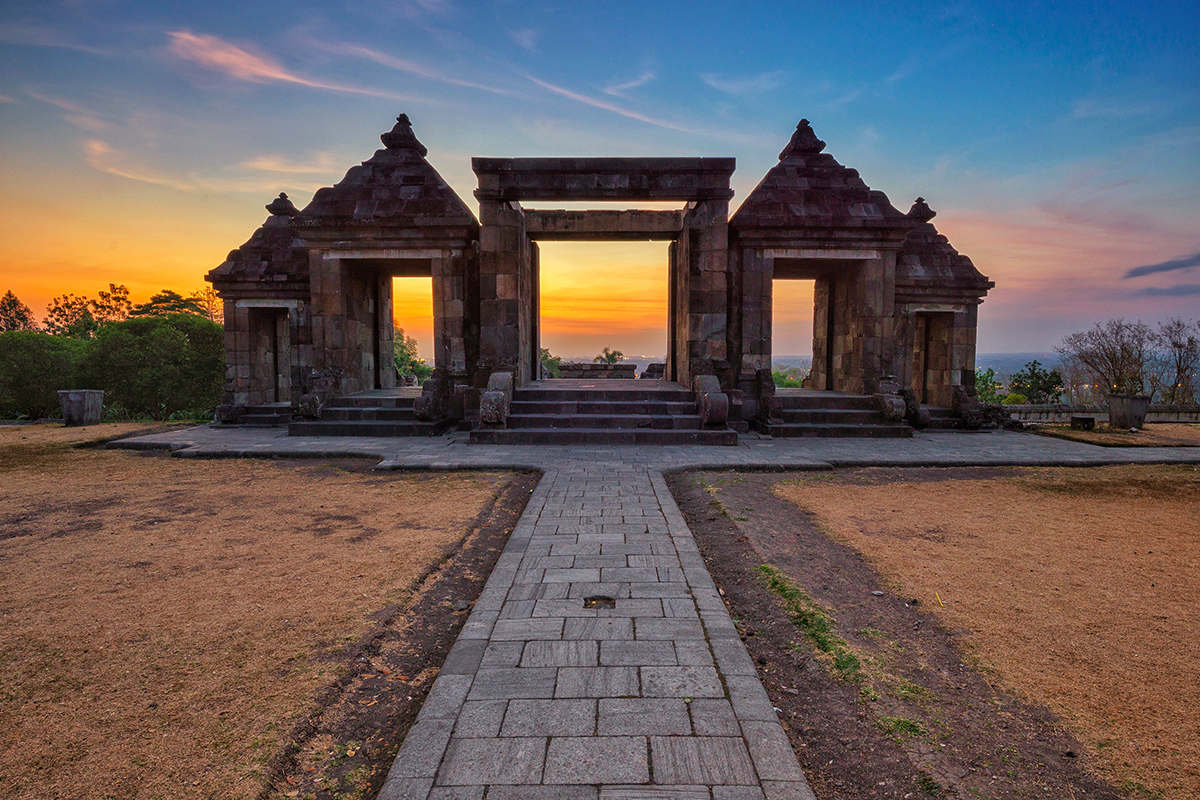 Menikmati sunset di Candi Ratu Boko yang sangat indah