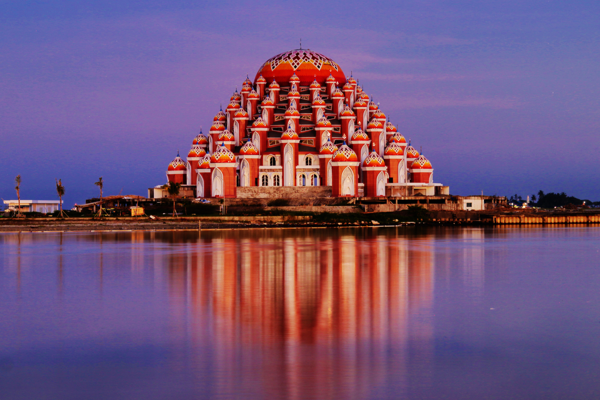 Arsitektur unik Masjid 99 Kubah, Makassar, Sulawesi Selatan