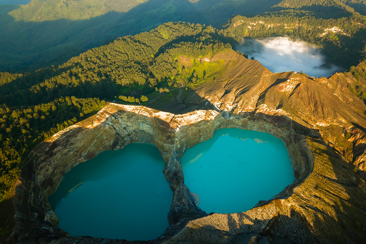 Keindahan danau tiga warna di Taman Nasional Kelimutu