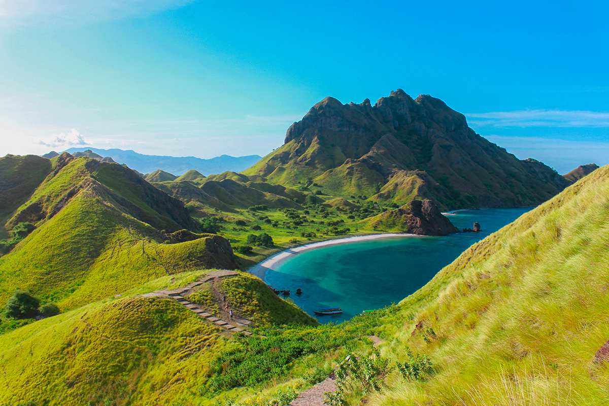 Pemandangan eksotis di Pulau Padar, NTT