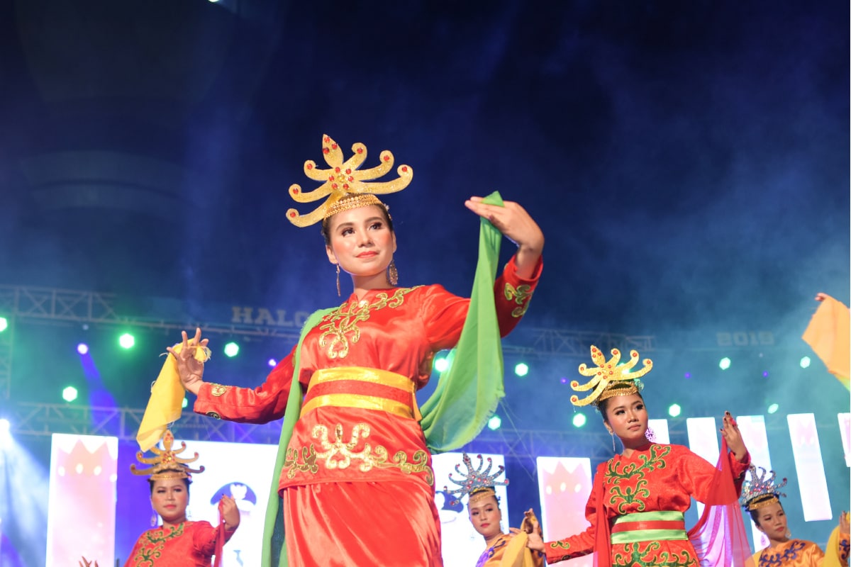 Lariangi Dance performance in Wakatobi