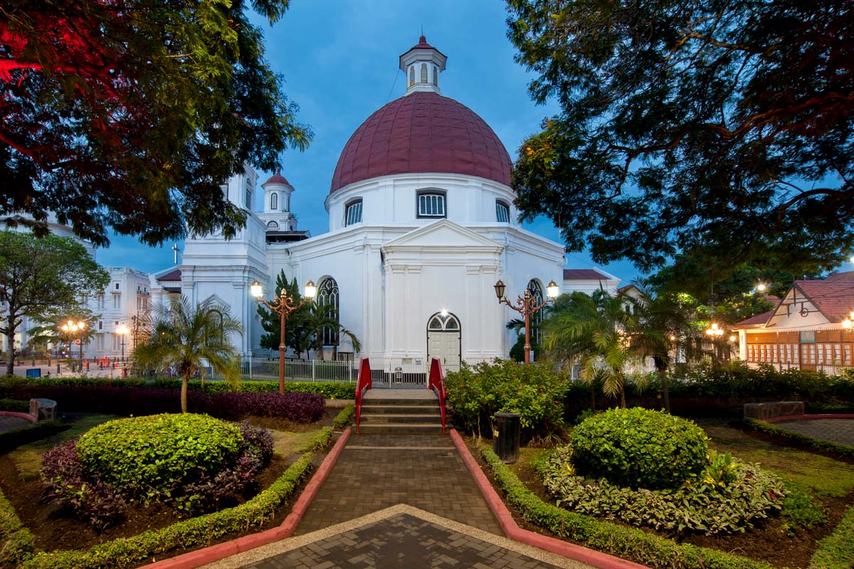 Blenduk Church in Semarang surrounded by greenery