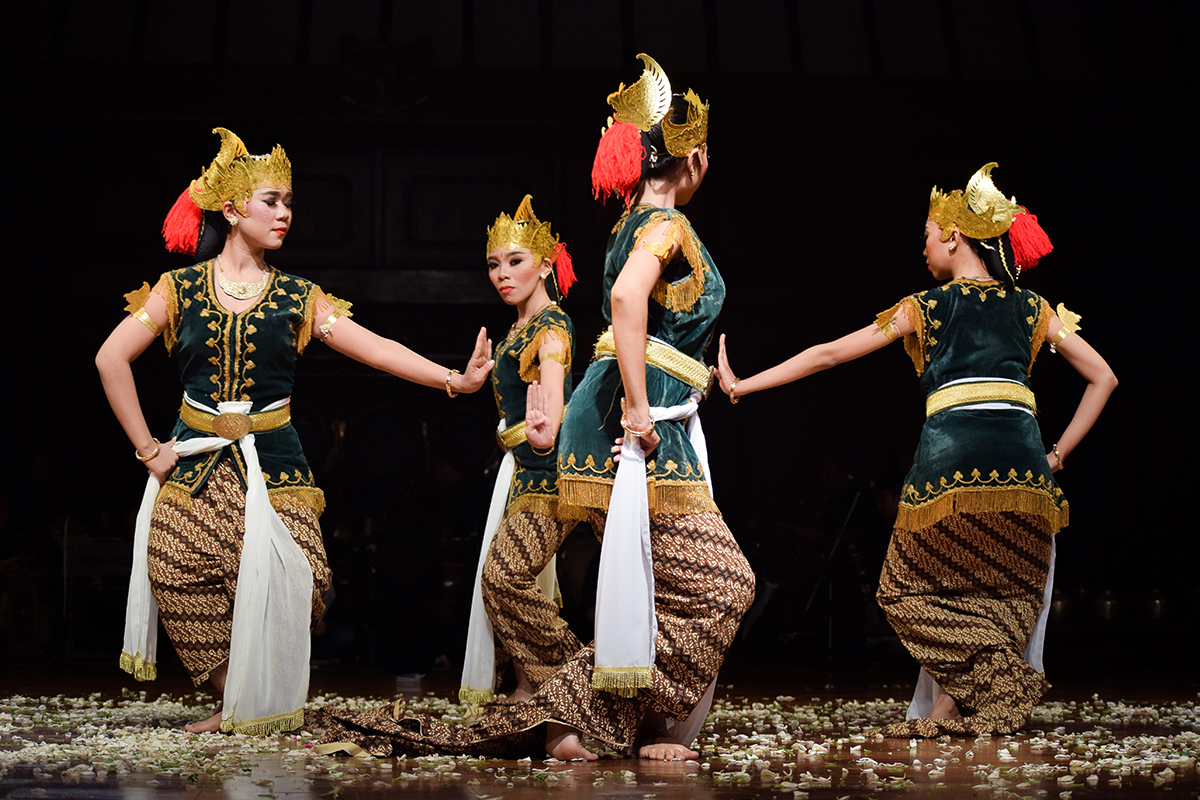 6 Indonesian Traditional Dances for You To Enjoy from Home Now