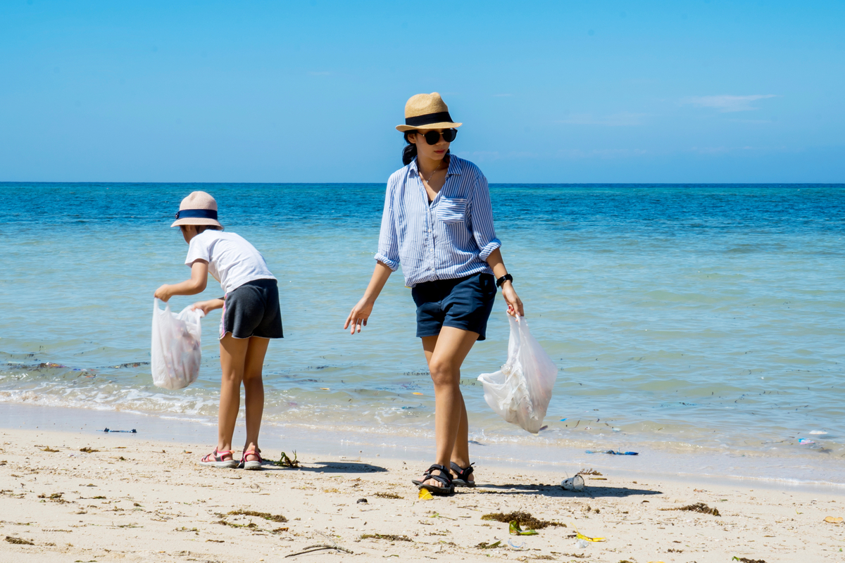 tourists cleaning up the beach