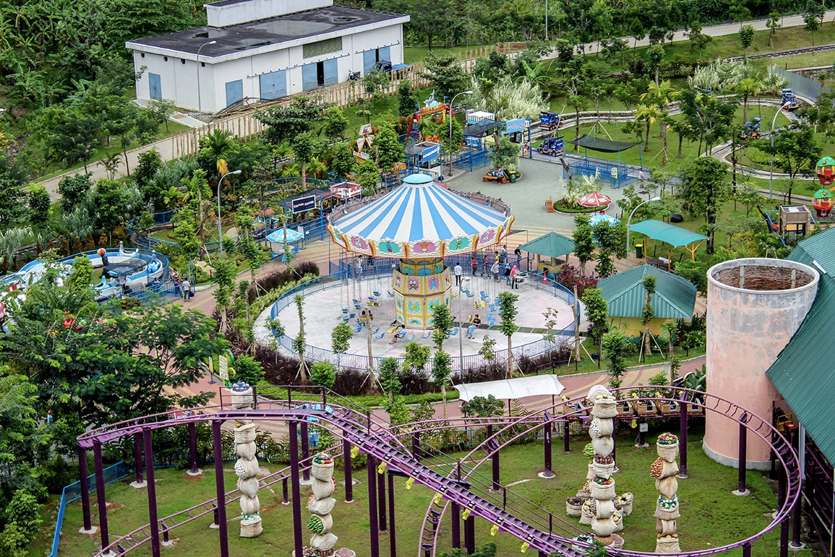 Berbagai wahana menarik di JungleLand Adventure Theme Park