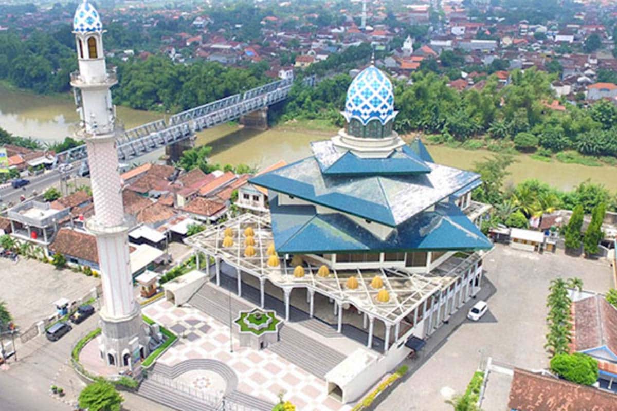 8 удивительных и незабываемых больших мечетей Индонезии