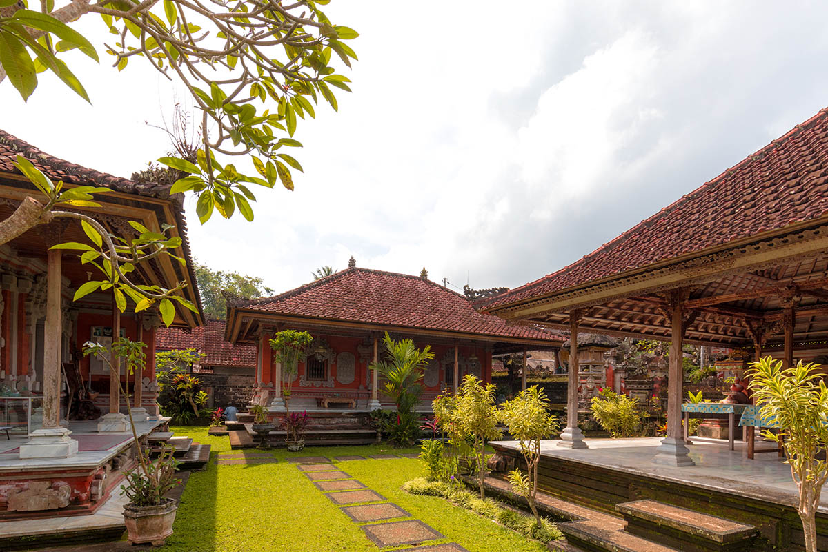 a Bale Sakenem in Bali