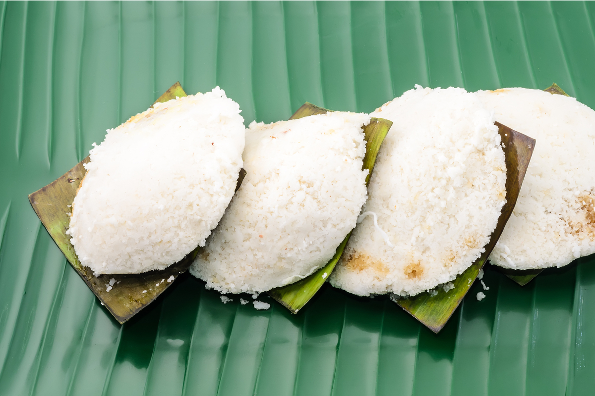 Putu Mangkok Khas Kepulauan Riau