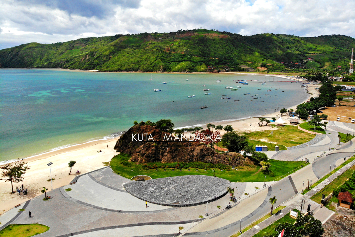 Panorama indah di Pantai Kuta Mandalika, Lombok Tengah