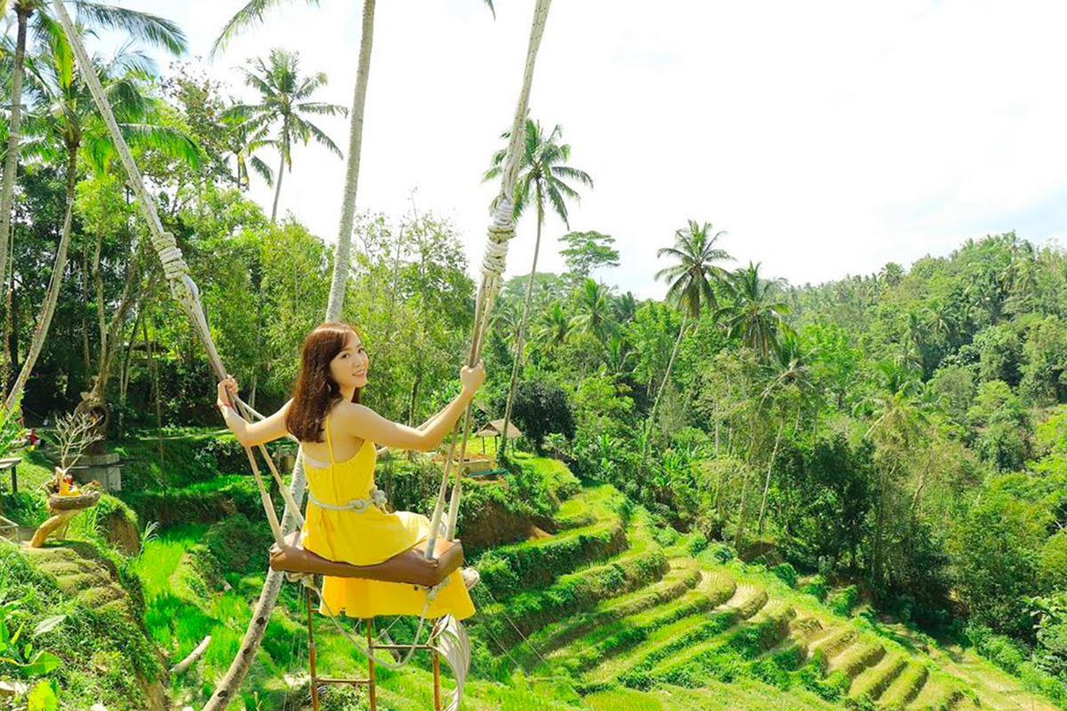 Enjoy the Magnificent View in Bali with These 10 Instagrammable Swings