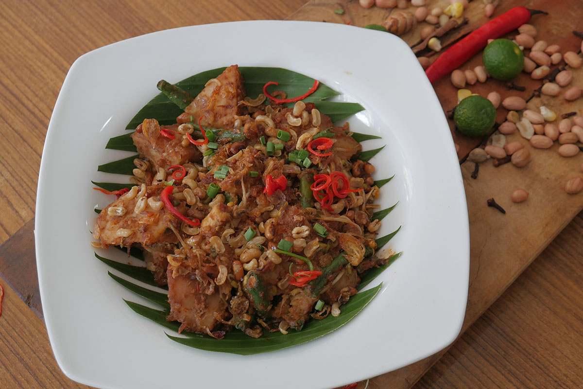 a plate of tipat cantok