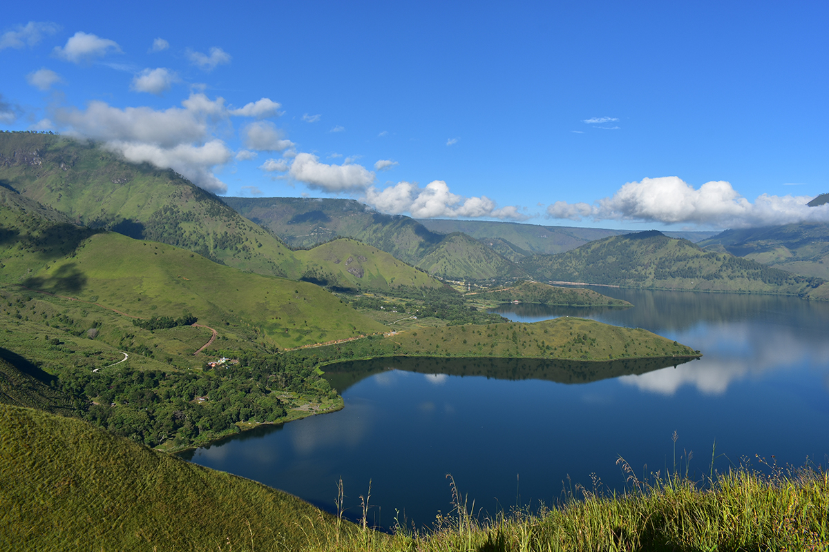 Lanskap Alam Danau Toba yang keindahannya bak Lukisan