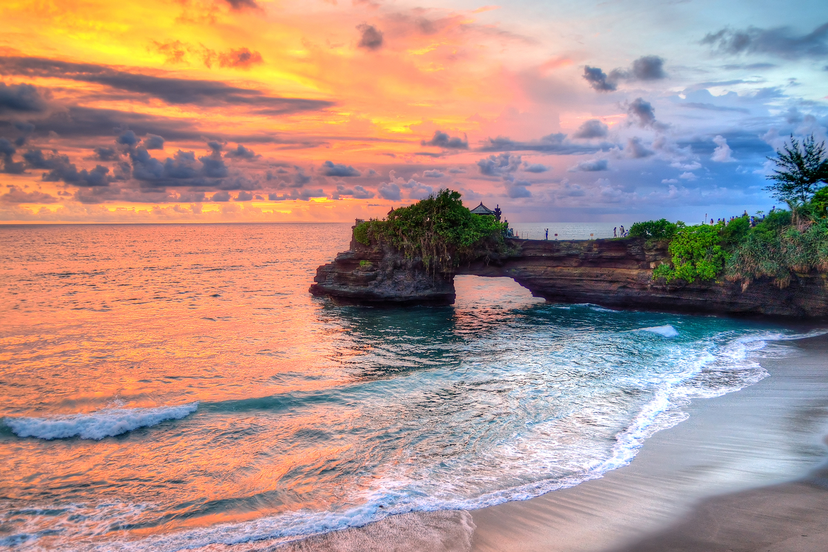 Batu Bolong temple at Tanah Lot in Bali