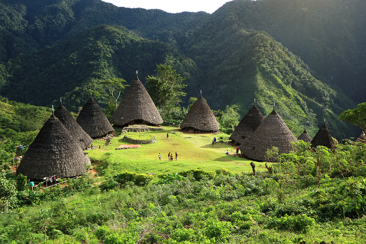 Try These Ways to Savor the Great Outdoors in Flores