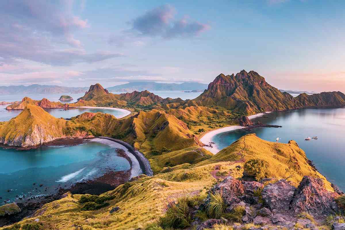 image.title Flores: Island Of Dragons And Wonders