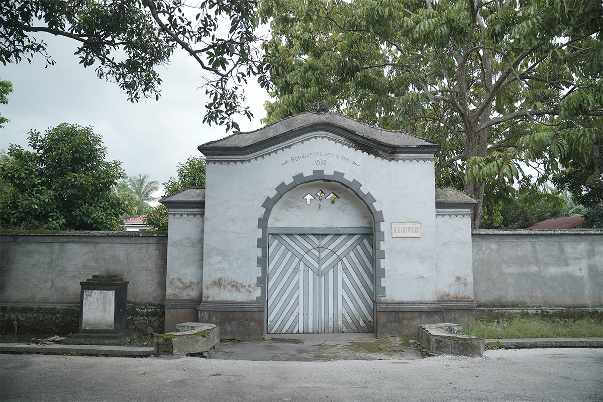 Gapura di Desa Wisata Bonjeruk, Lombok Tengah Gapura di Desa Wisata Bonjeruk, Lombok Tengah